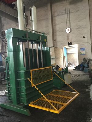 Vertical 63tons Waste Cardboard Baler 400-500kgs Bale Weight with strong hydraulic performance