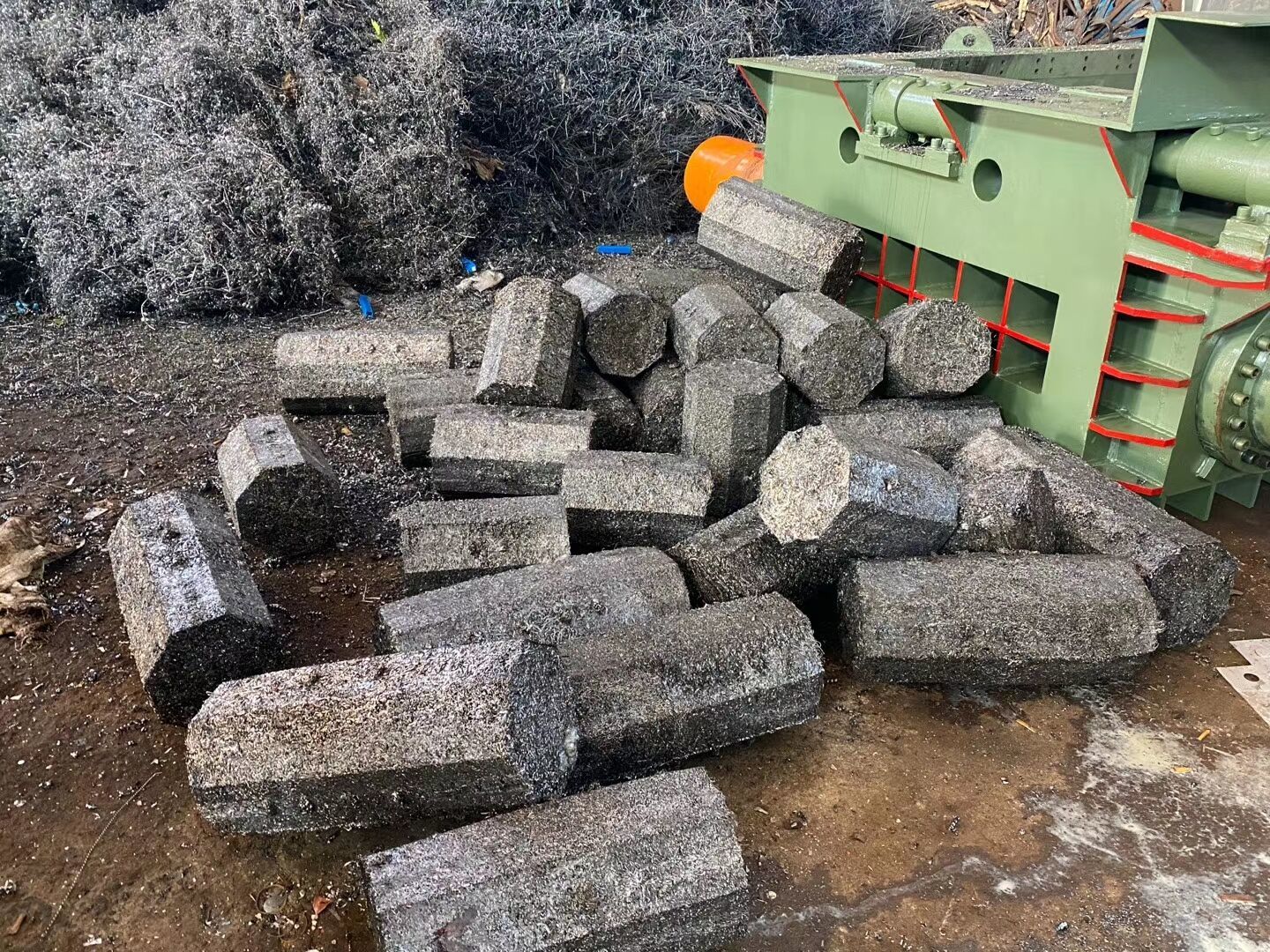 High-Density Metal Baling Press With 1800 – 2500kg/h Capacity For Scrap Steel