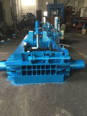 Schrottmetallpresse mit 1350 KN Presskraft, kontinuierlicher Austragung, hochdichter Ballenbildung und einstellbarer Ballenlänge